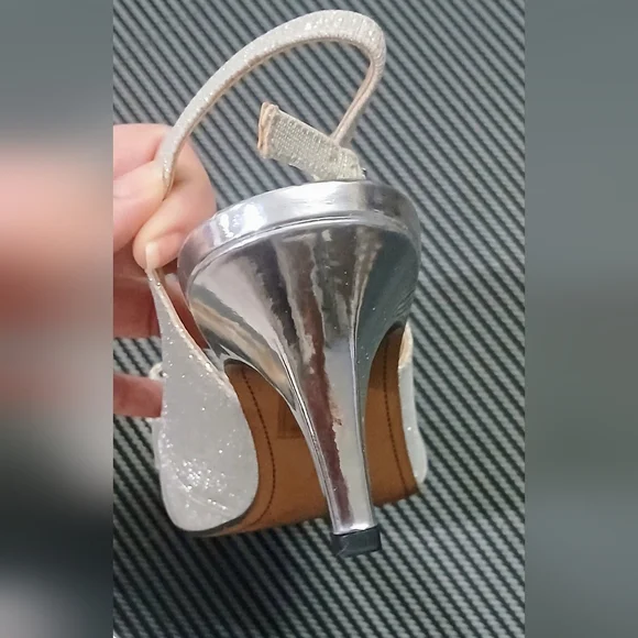 J. Renee SILVER Gabino Pointed Toe w/ BOW, Slingback Pumps *Sz 9.5* NEW, no Tags - Picture 16 of 16